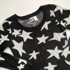 black and white knit star sweater w/ long sleeves